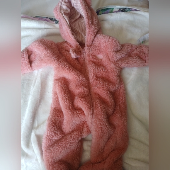 Carters Baby Girl fleece Bear suit - 3 months - Picture 2 of 2
